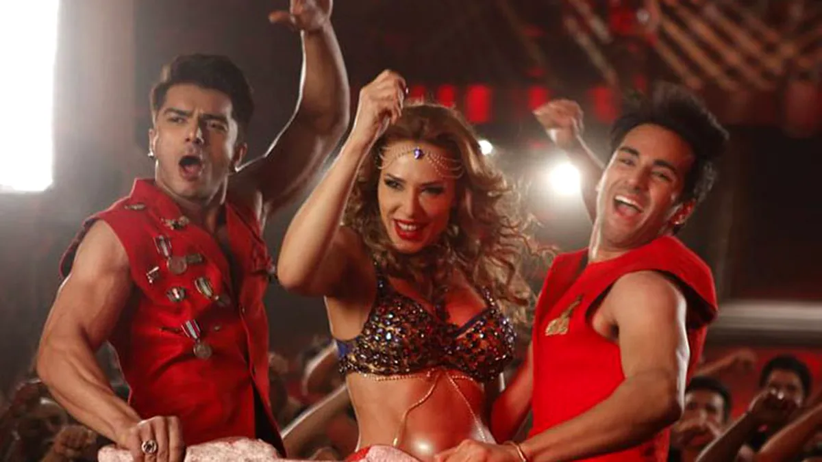 De ce prezentatoarea TV Iulia Vântur dansează la Bollywood! (VIDEO)