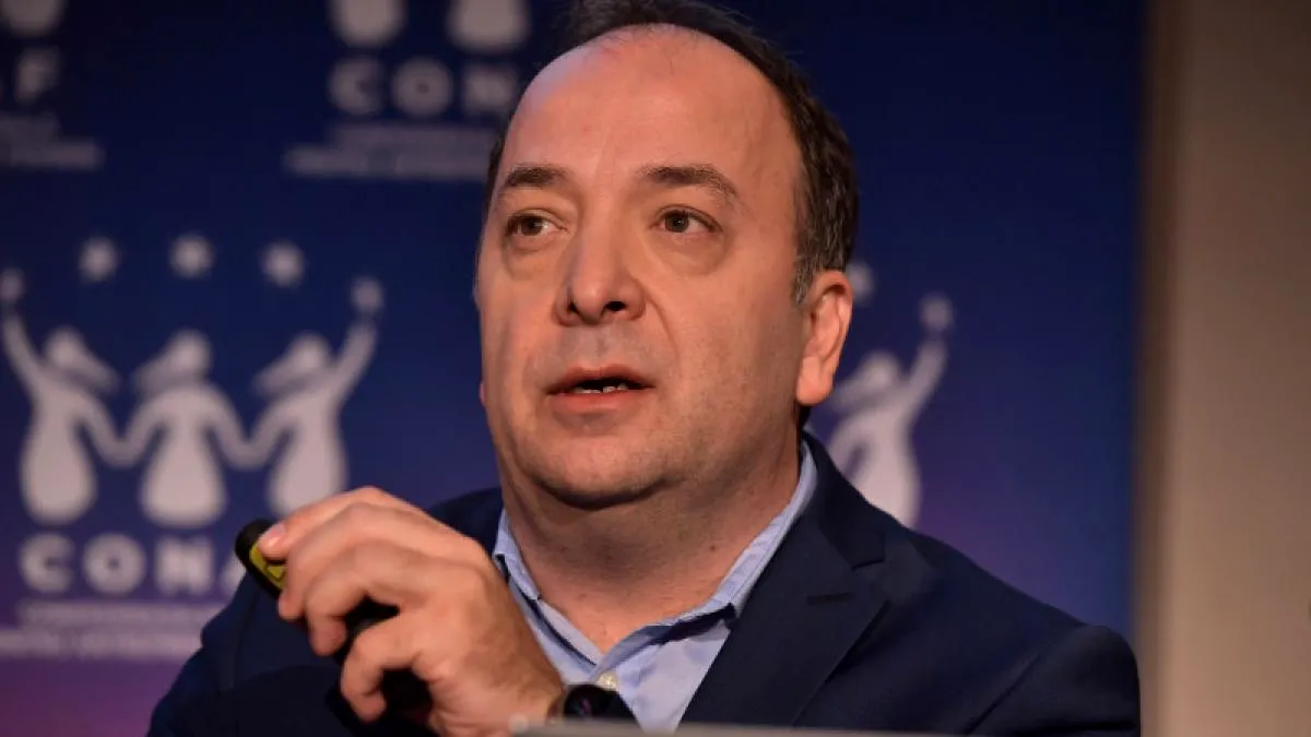 Adrian Negrescu avertizează asupra unui posibil „tsunami economic”. Economistul cere convocarea CSAT din cauza scumpirii petrolului și gazelor