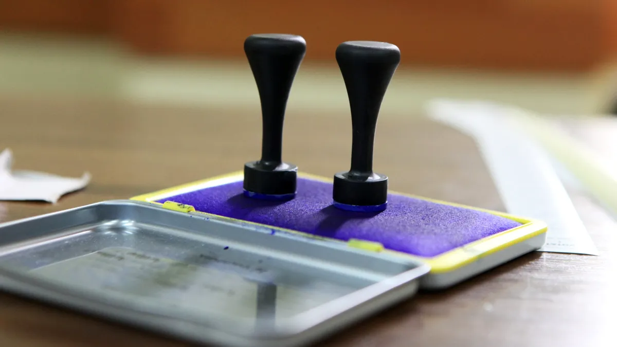 Sondaj CURS: AUR lider și aproape jumătate dintre români susțin suspendarea președintelui