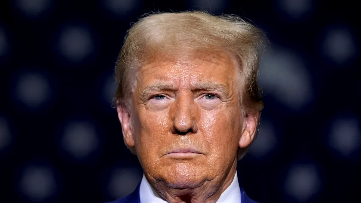 După discuția cu Putin, Trump a vorbit la telefon cu Zelenski