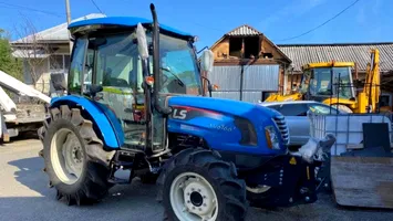 Eterna și fascinanta Românie: tractorul Primăriei, furat cu remorcă cu tot!