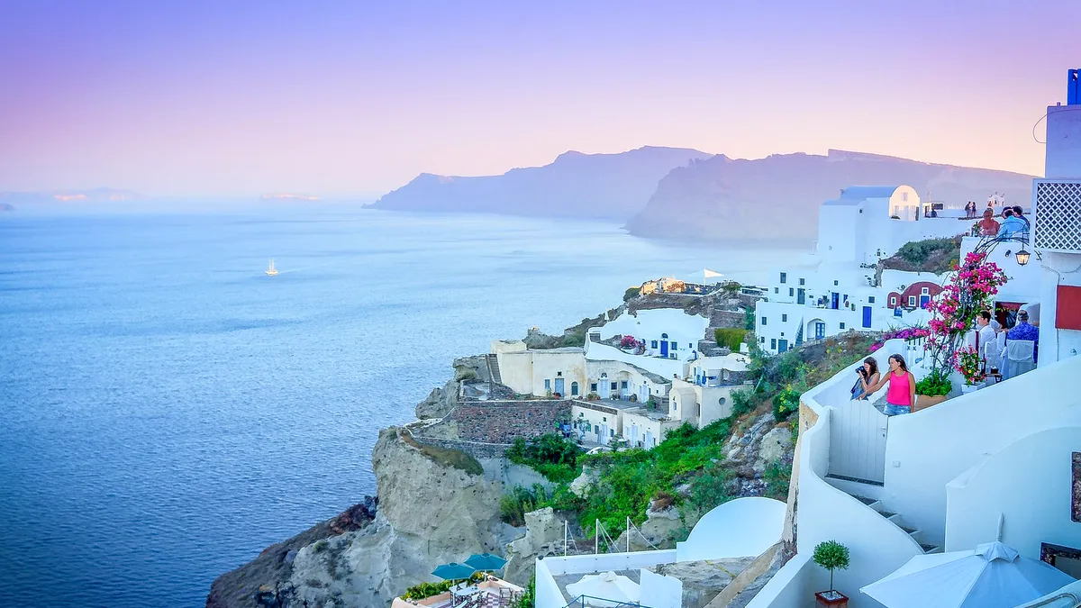 Blue Air introduce 27 de zboruri noi din România către Grecia la prețuri începând de la 29,99 euro