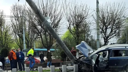 Accident grav într-o intersecție din București: patru oameni au fost răniți