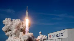 SpaceX sare de 2 trilioane de dolari. România încă se luptă pentru următoarea sinecură