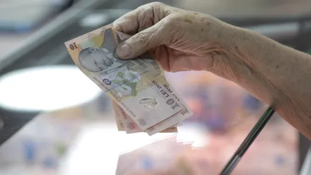 Pensionarii care trebuie să dea banii înapoi statului! Neregulile vânate de autorități