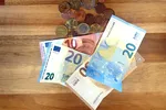 Avertisment dur: euro ar putea ajunge la 6 lei dacă se prelungește criza politică