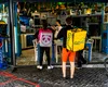 Premieră în UE: două firme de food-delivery amendate cu sute de milioane de Comisia Europeană