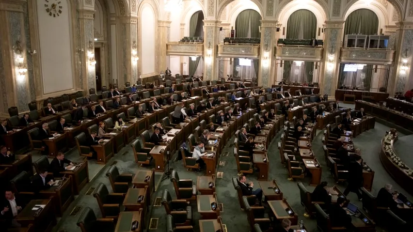 „Praf de aruncat în ochii prostimii!” Ce spun parlamentarii despre scenariul alegerilor anticipate și unde e, de fapt, marea miză!
