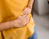 Cancerul colorectal  explodează la tineri. Care sunt primele semne?