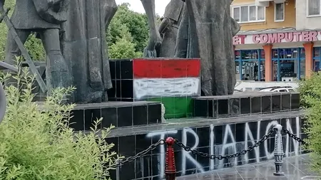 Patru adolescenţi sunt cercetaţi pentru vandalizarea statuii lui Mihai Viteazul din Sfântu Gheorghe
