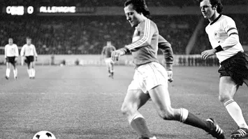 Ultimul fluier al unui marcator legendar. A murit un celebru fotbalist francez
