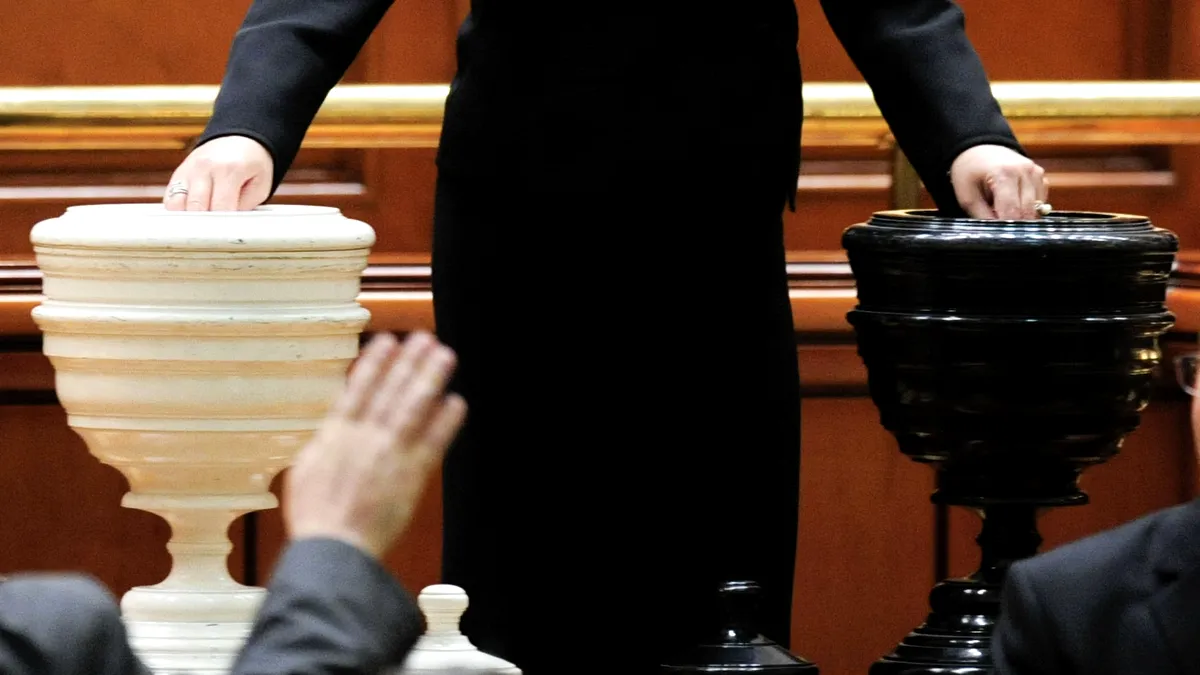 ANUNȚ din Parlament: s-au strâns semnăturile pentru moțiunea de cenzură; când va fi depusă