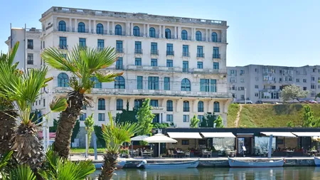 Palace Hotel din Constanța, scos din nou la vânzare, cu ”preț la cerere”. Inițial nu a oferit nimeni 6 milioane de euro. Arhitecții spun că reabilitarea costă dublu