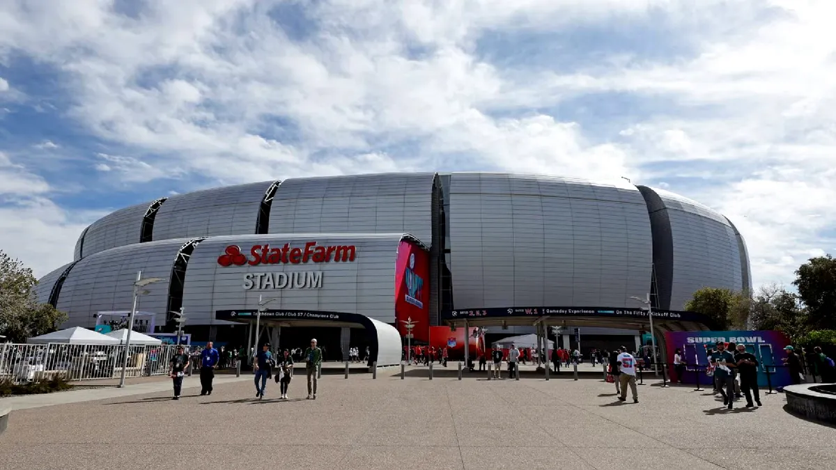 Ce trebuie să știi despre State Farm Stadium, arena unde va avea loc ceremonia memorială pentru Charlie Kirk
