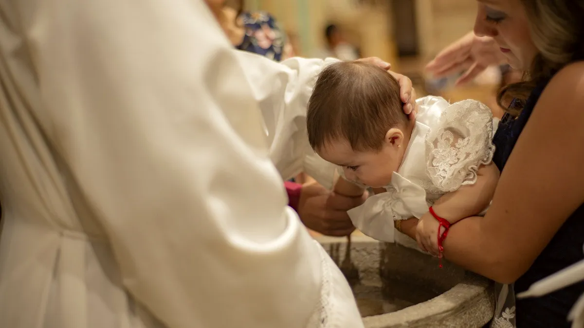 Patriarhia Română, prima reacție după ce un bebeluș a decedat în urma botezului