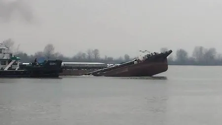 O barjă încărcată cu 1000 de tone de azot s-a scufundat în Dunăre