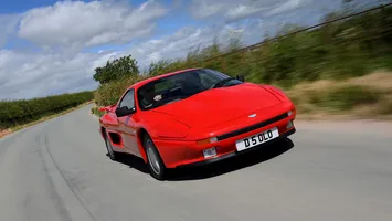 A bătut legendarul BMW M5 și a dispărut: Destinul bizar al unui supercar britanic fenomenal