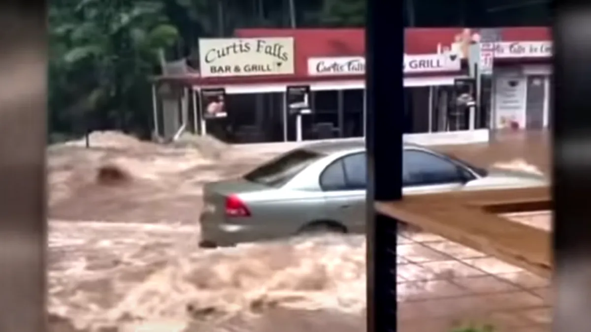 O treime din teritoriul Pakistanului se află sub ape; bilanţul inundaţiilor a urcat la peste 1.130 de morţi