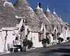 Alberobello, căsuțele „trulli” ale Pugliei: ghidul complet pentru o escapadă în orașul alb al Italiei
