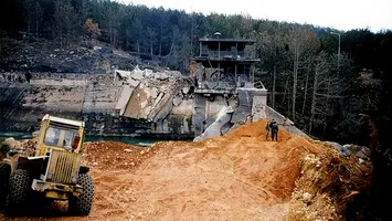 Kosovo a arestat opt ​​persoane după explozia de la canalul ce alimentează cele mai importante centrale electrice din regiune. Tensiunile cu Serbia cresc