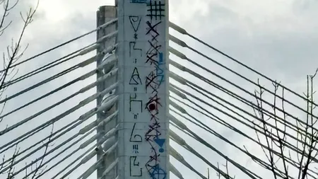 Podul Basarab, vandalizat. Mai multe inscripții legionare au fost desenate pe el