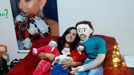 Căsătorită cu o păpușă de cârpă, așteaptă al patrulea copil și ne dezvăluie sexul bebelușului… la toaletă