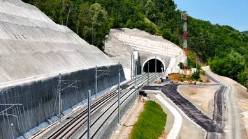 S-a deschis circulația feroviară pe un nou traseu! Firul cu tunelul Bata reduce timpul în trafic cu 30 de minute