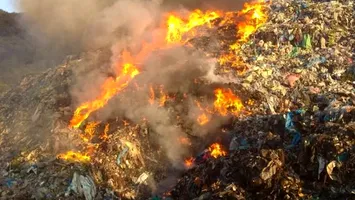 Groapa de gunoi Glina ia foc: RO-Alert, centura blocată și Bucureștiul sufocat