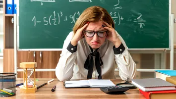 Un profesor debutant câștigă cât un zilier necalificat