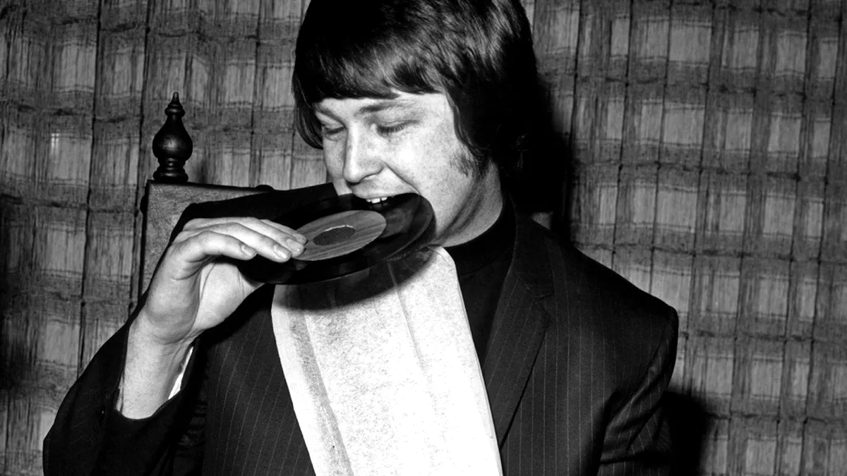 A murit un pionier al surf-rock-ului american: Brian Wilson și miracolul sonor al Beach Boys