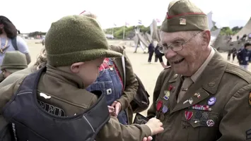 După 81 de ani, veteranii D – day s-au întors pe plaja Omaha