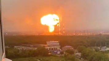 Dronele ucrainene au închis una dintre cele mai puternice uzine petroliere din Rusia