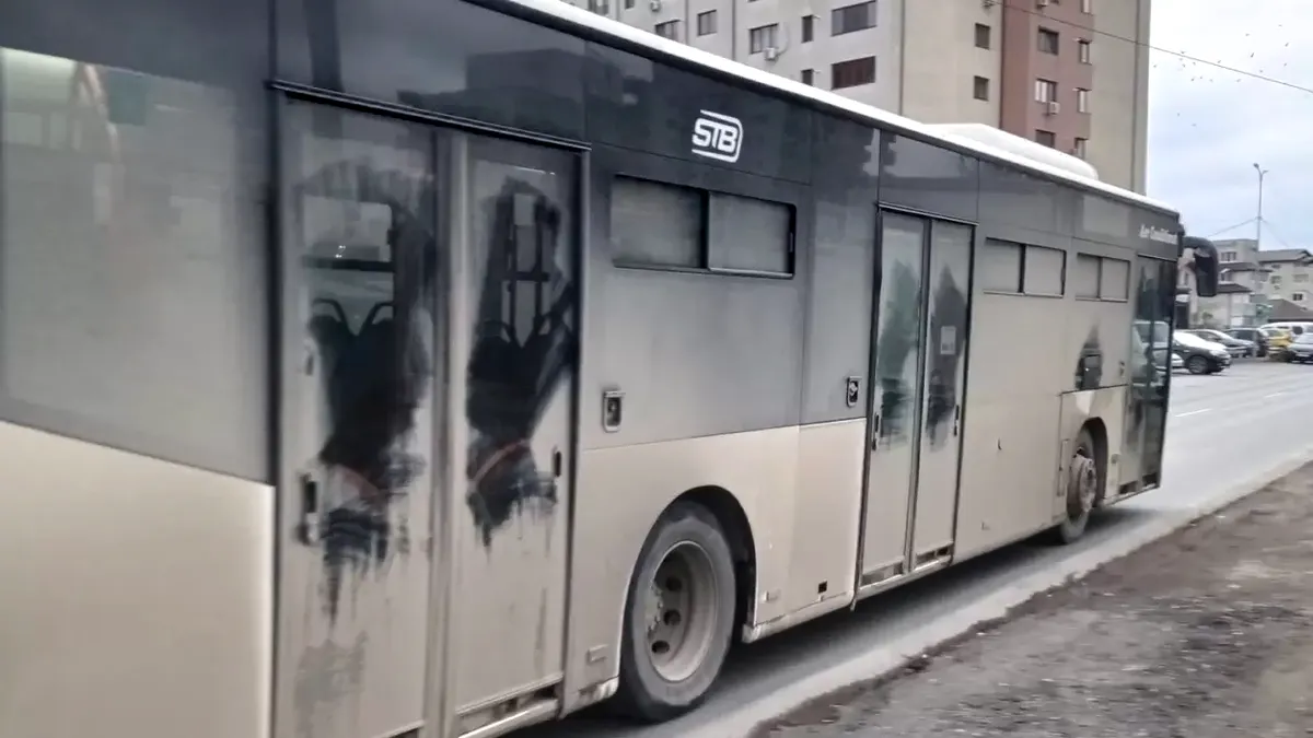 Reacția unui bucureștean la vederea unui STB murdar:  „Ăsta merge pe cărbuni?”