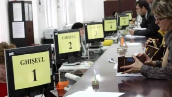 În plină restructurare, statul angajează 1.000 de funcționari