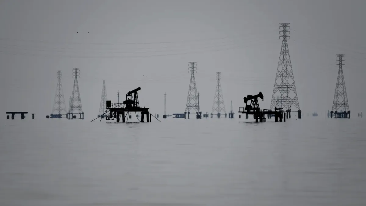 Miza de 300 de miliarde: cum vrea Trump să scoată Rusia și China de pe piața petrolului folosind ”Venezuela decapitată”