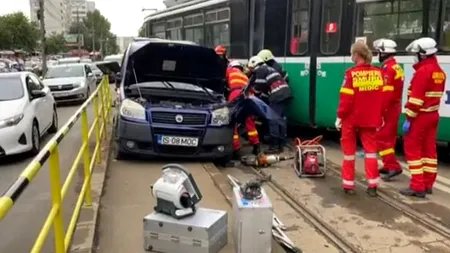 Tramvai deraiat în urma unui accident, cel puțin o victimă