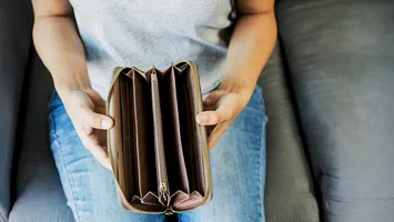 Viața devine mai scumpă în Europa. Scăderi de venituri, dar Ungaria marchează o creștere-record