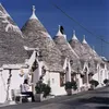 Alberobello, căsuțele „trulli” ale Pugliei: ghidul complet pentru o escapadă în orașul alb al Italiei