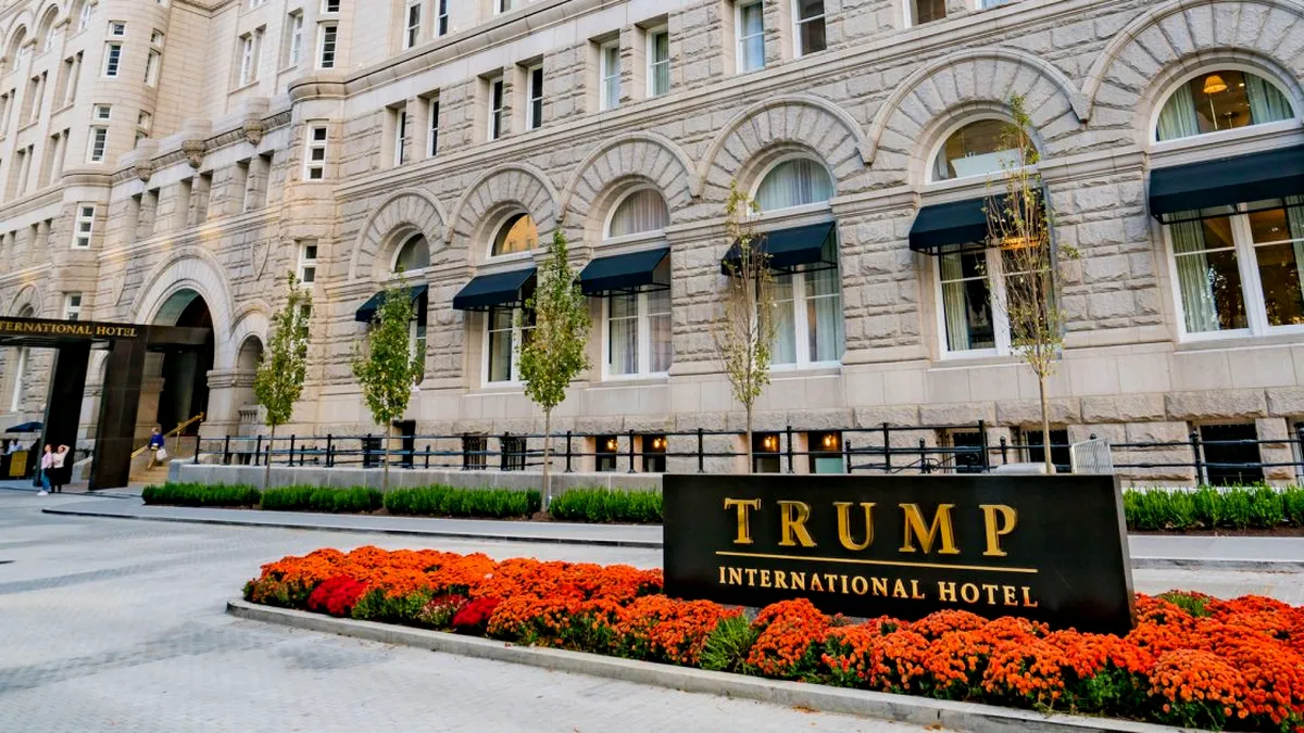 Donald Trump vinde Hotelul International din Washington cu 375 milioane de dolari și-l transformă în Waldorf Astoria