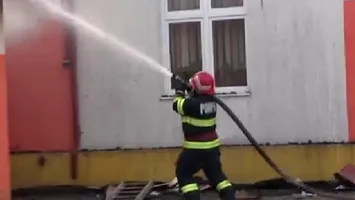 Școală cuprinsă de flăcări. Unul dintre elevi a provocat un incendiu după o provocare primită în mediul online
