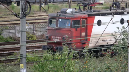 Circulație feroviară întreruptă aproape patru ore după ce a fost observat fum la locomotiva unui tren care circula pe ruta Arad - București Nord