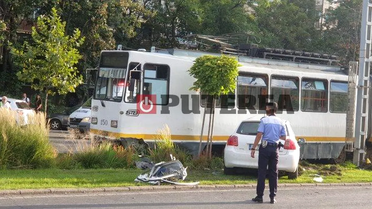 Tramvai deraiat în Capitală, doi răniți grav