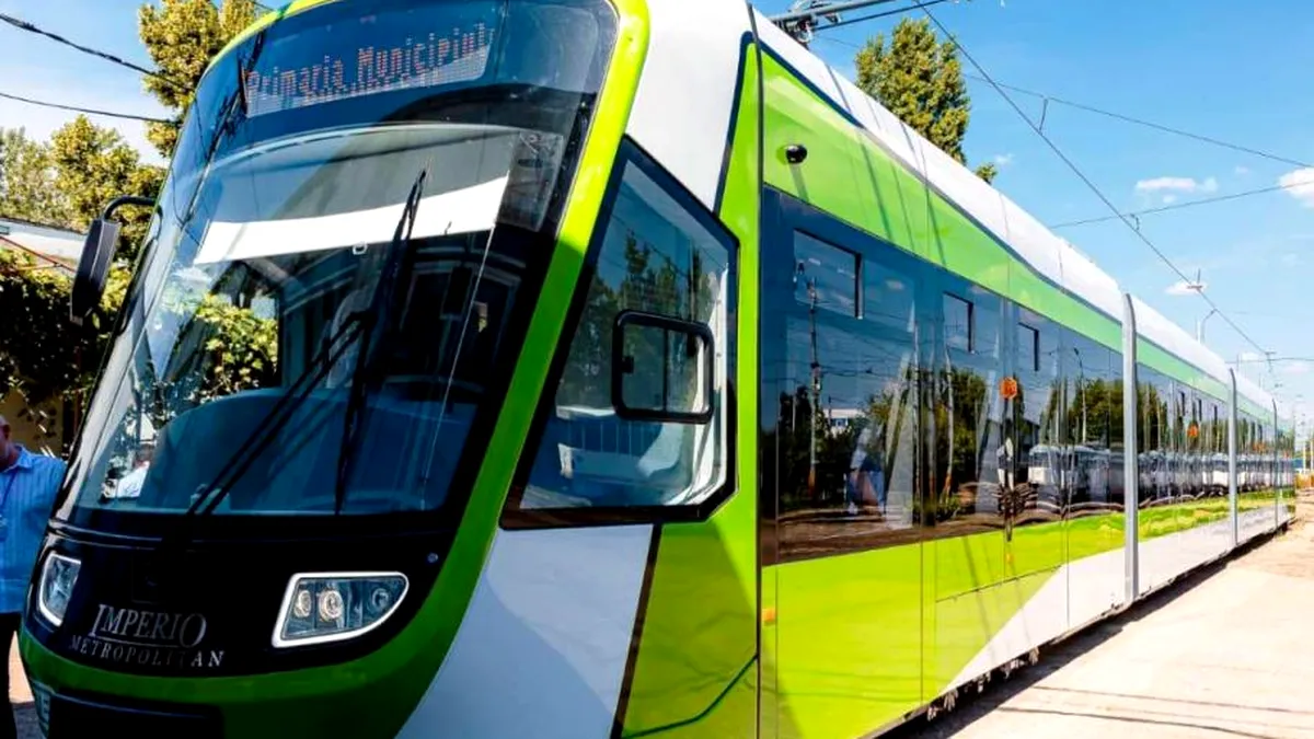 Două tramvaie noi s-au tamponat pe linia 25, în Capitală, la ieşirea din depoul Militari