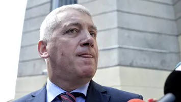 Adrian Țuțuianu vrea iar senator, dar de București