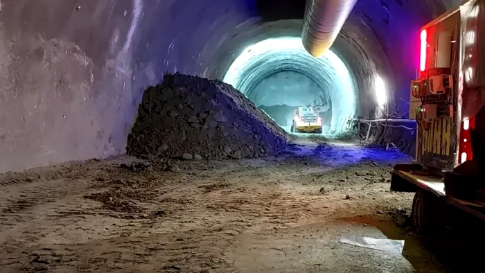 PORR forează non-stop la primul tunel de autostradă din România