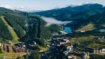 Ucraina doboară recorduri în turism: care este secretul, în vreme de război