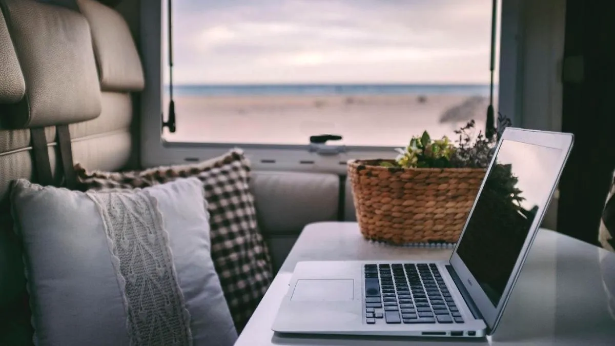 De la 200 euro, la 1 milion pe an. Cât câștigă influencerii în România, Germania, Franța și Elveția