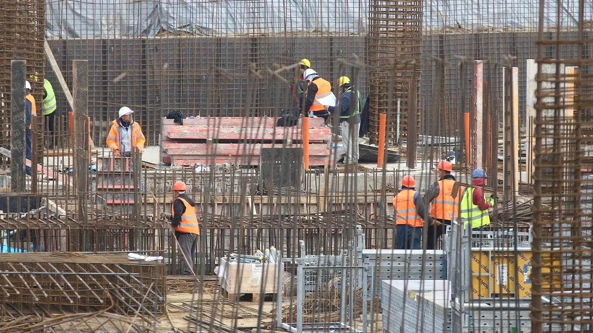 Construcția de locuințe e în cădere liberă. Volumul lucrărilor de construcții rezidențiale a scăzut cu 53% în ianuarie față de aceeași lună a anului trecut