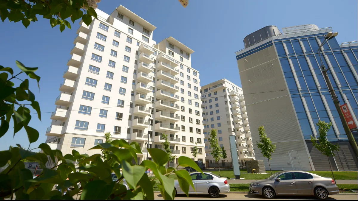 Analiză: Prețurile locuințelor au crescut pe linie, chiriile au stagnat în prima lună a anului