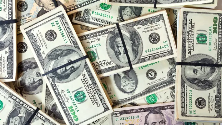 Dolarul american, victima jocurilor politice de la Washington. Ce urmează, după cel mai slab an din 2017